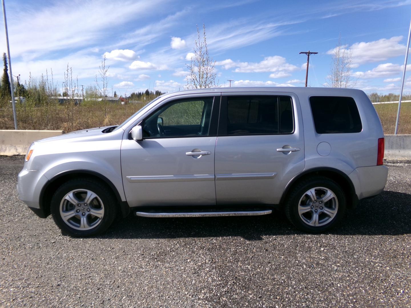 2012 Silver Honda Pilot EX-L 4WD 5-Spd AT with DVD (5FNYF4H6XCB) with an 3.5L V6 SOHC 24V engine, 5-Speed Automatic transmission, located at 2630 Philips Field Rd., Fairbanks, AK, 99709, (907) 458-0593, 64.848068, -147.780609 - Photo#2